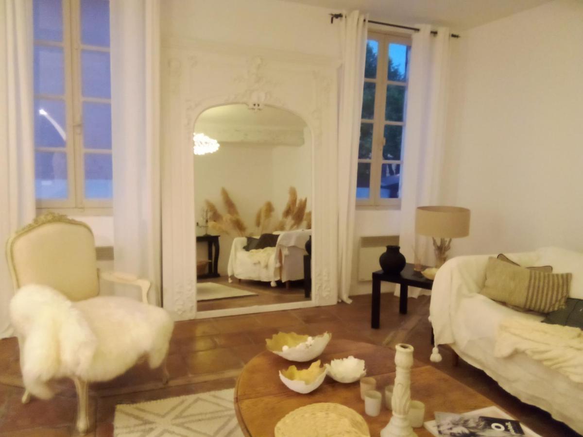 La Maison Perchee Aigues-Mortes Luaran gambar