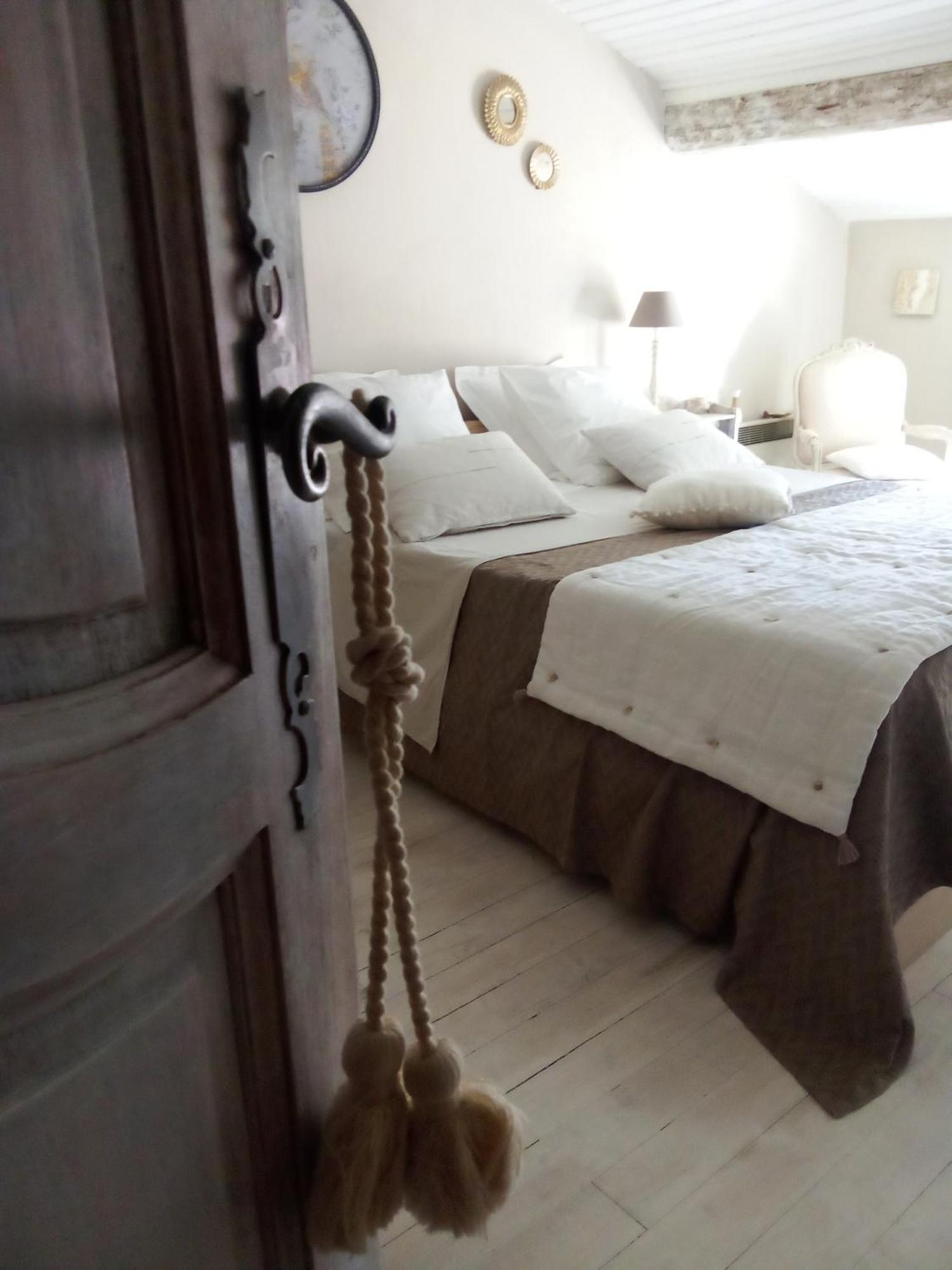 La Maison Perchee Aigues-Mortes Luaran gambar